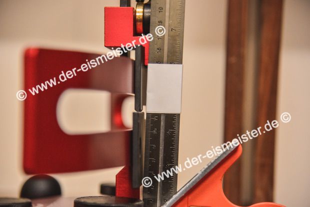 Sichtbarer Lichtspalt zwischen Kombiwinkel und Blademaster Holder