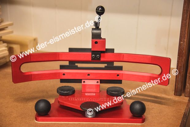 Blademaster Holder zur Einstellung des dritten Knopfes